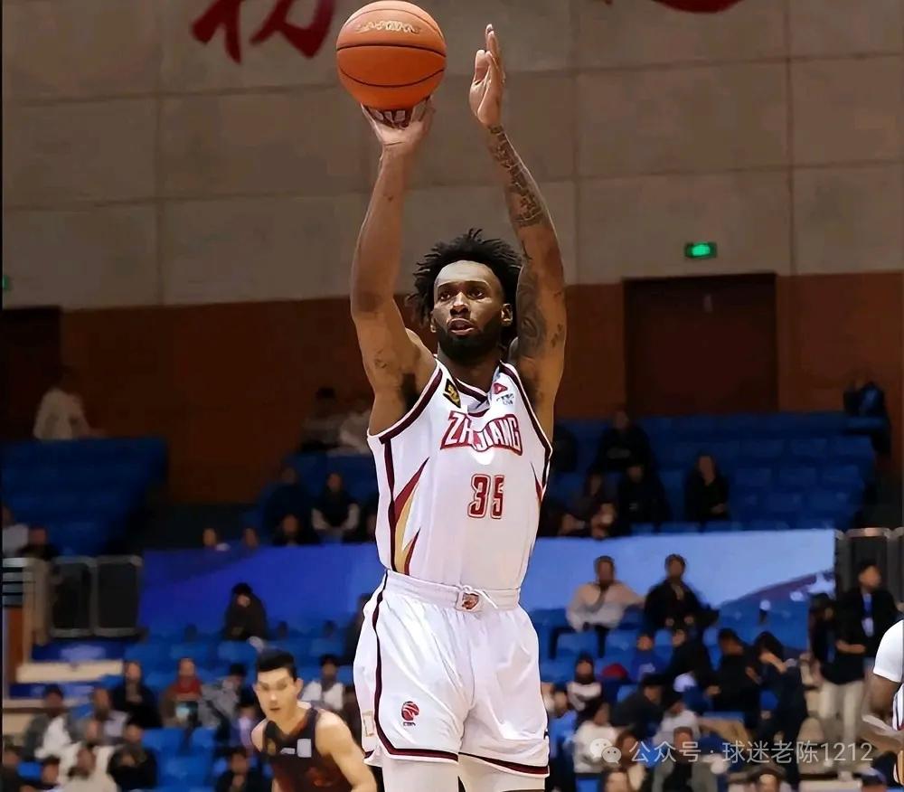 曝辽宁男篮锁定第8位外援！帕里斯·巴斯有望回归CBA加盟辽篮。巴斯曾效力浙江，