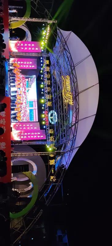 上周刷到《山歌万里》音乐会的全程回放，循环到现在还没腻。最戳人的是改编版《走西