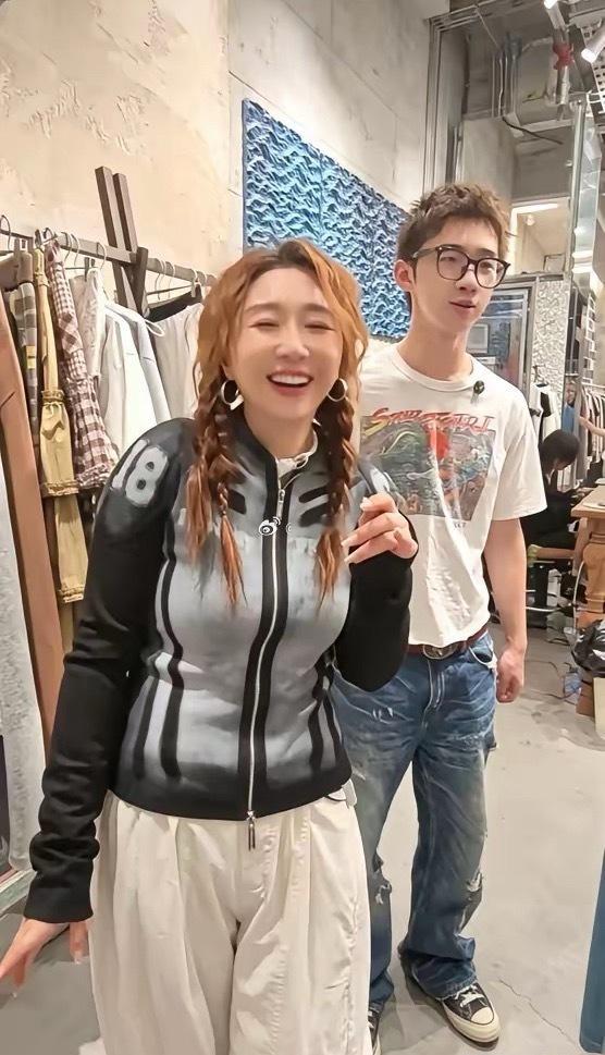 142斤到110斤，傅首尔没用科技，愣是靠每天几千个跳绳，把自己瘦到穿上S码​