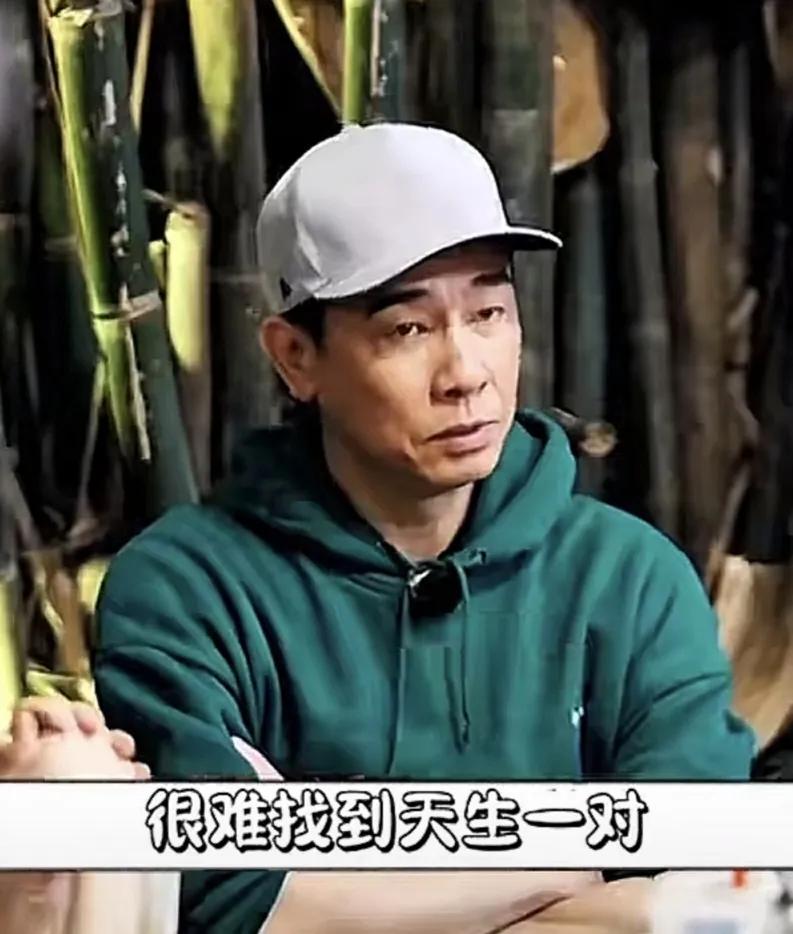 陈小春谈婚姻哪有什么天生一对，说：“刚开始一定有点不习惯，怎么会天生一对，很难找