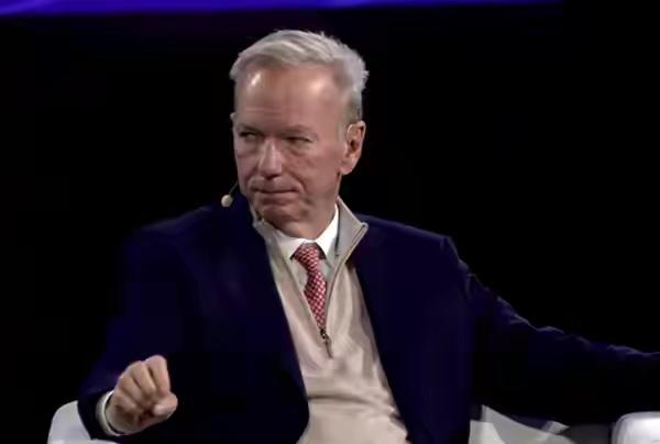 美方忌惮恰恰印证中国AI发展走对路日前，谷歌前CEO施密特本的表态，彻底暴露