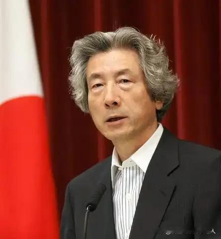 这就是日本门阀政治最冷酷的“火力压制”。当小泉纯一郎用一句“不知道”直接切断了高