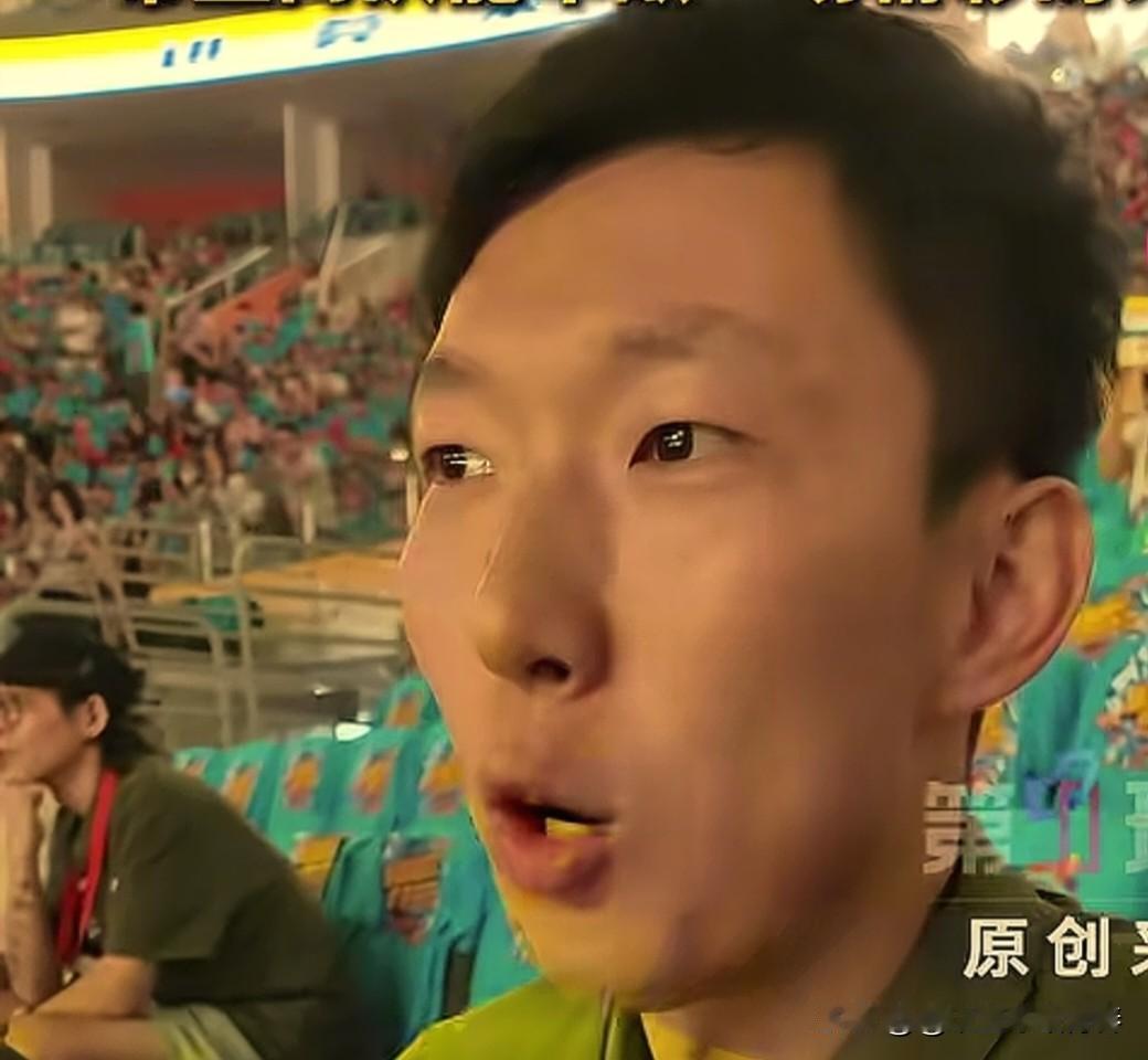 周琦:这样评价粤BA总决赛！首先，感谢杜导邀请我来。再次回到这块熟悉的场地，