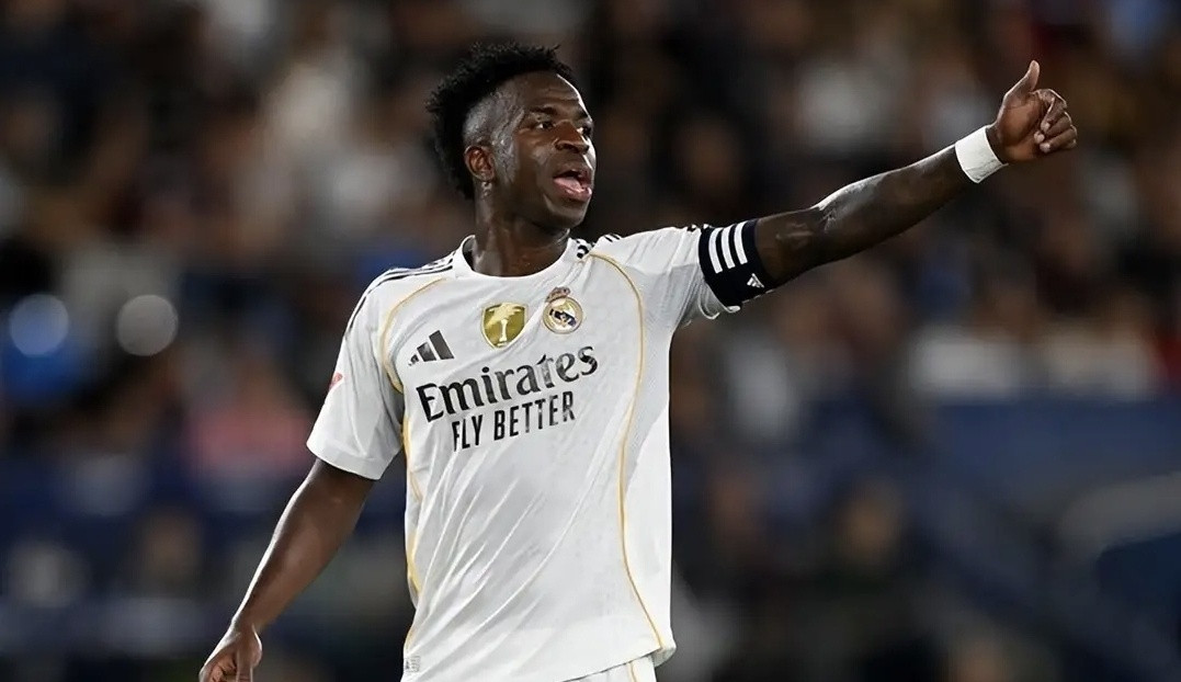 维修斯为何主动“降薪”？只为锁定皇马未来核心地位在与皇家马德里的续约谈判中，巴西