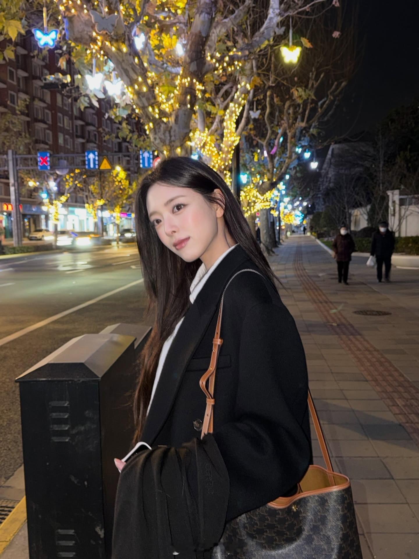 申有娜街边随拍✨