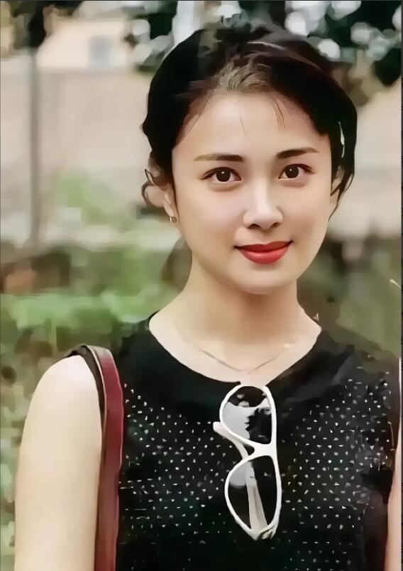 傅艺伟，一个颜值被低估的女演员，其实她年轻时候真的是美啊，长相和气质都充满了高级
