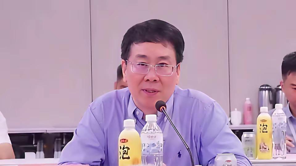 不查不知道，一查吓一跳！这下明白宗馥莉她叔为啥这么对她了！原来她叔开的美国捷尔