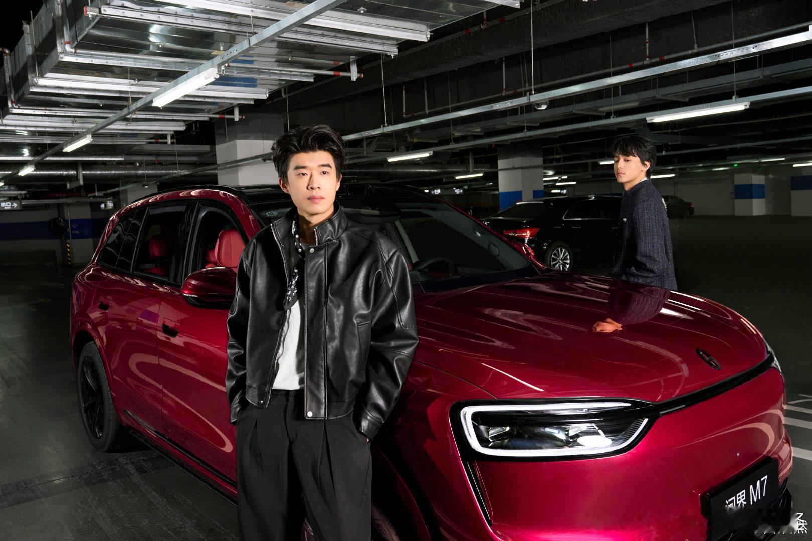 家人们，许下的愿望终于实现了，开上了属于自己的SUV大汽车！全新问界M7开