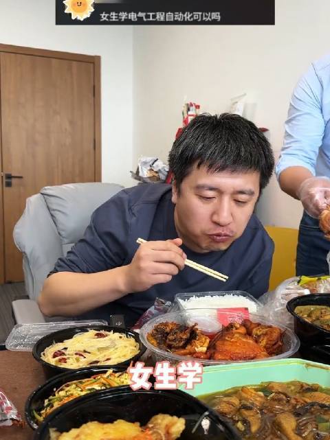 张雪峰的饮食很不健康，中国人其实很喜欢高碳饮食，有时候摄入的糖分比美国人还高，但