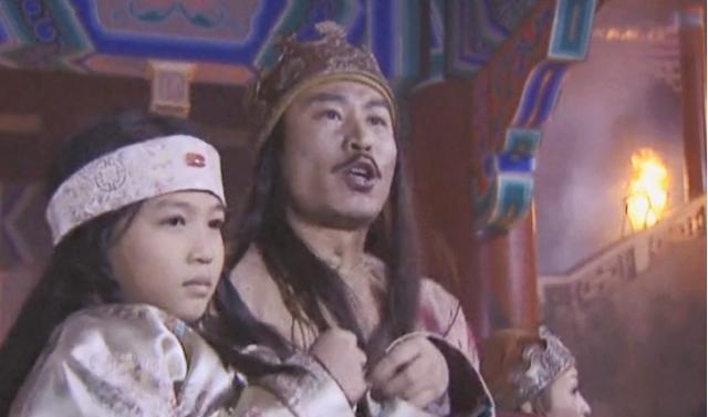 1864年11月，太平天国的幼天王坐在囚车里，一路哭到了刑场。周围的百姓