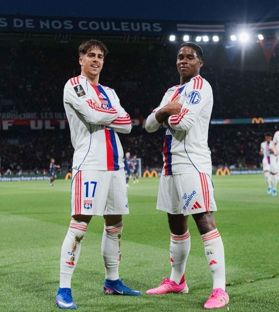 恩里克大幅轮换首发球员导致巴黎主场1-2不敌里昂，法甲积分榜上的领先优势缩水到1