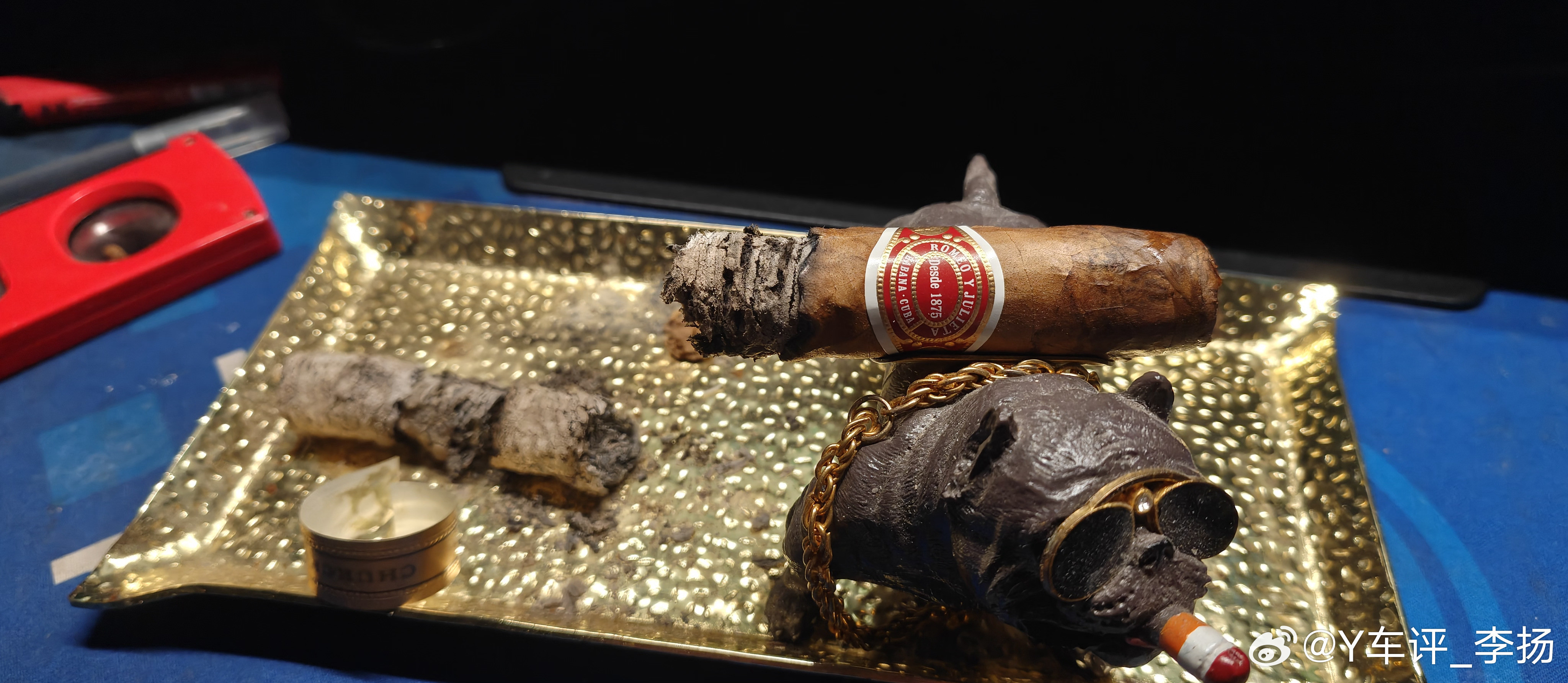 比亚迪3月新能源汽车销量达300,220辆，同比下降20.45%吉利汽车3月乘用