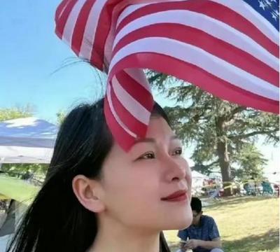 2024年，中国知名美女作家称在国内压抑不自由，让她活不下去，因此她抛弃了家人，