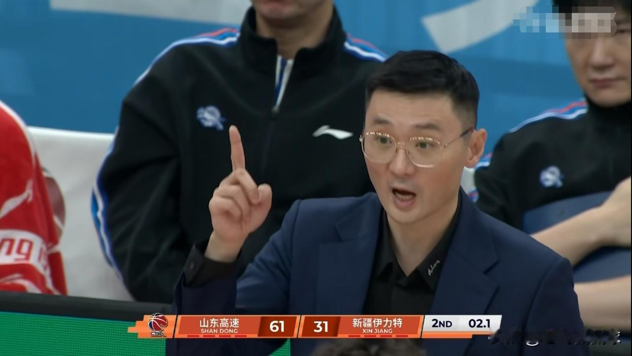 我强烈建议新疆伊犁特主帅刘炜就地辞职！在今天新疆伊犁特客场挑战山东高速的比赛中，