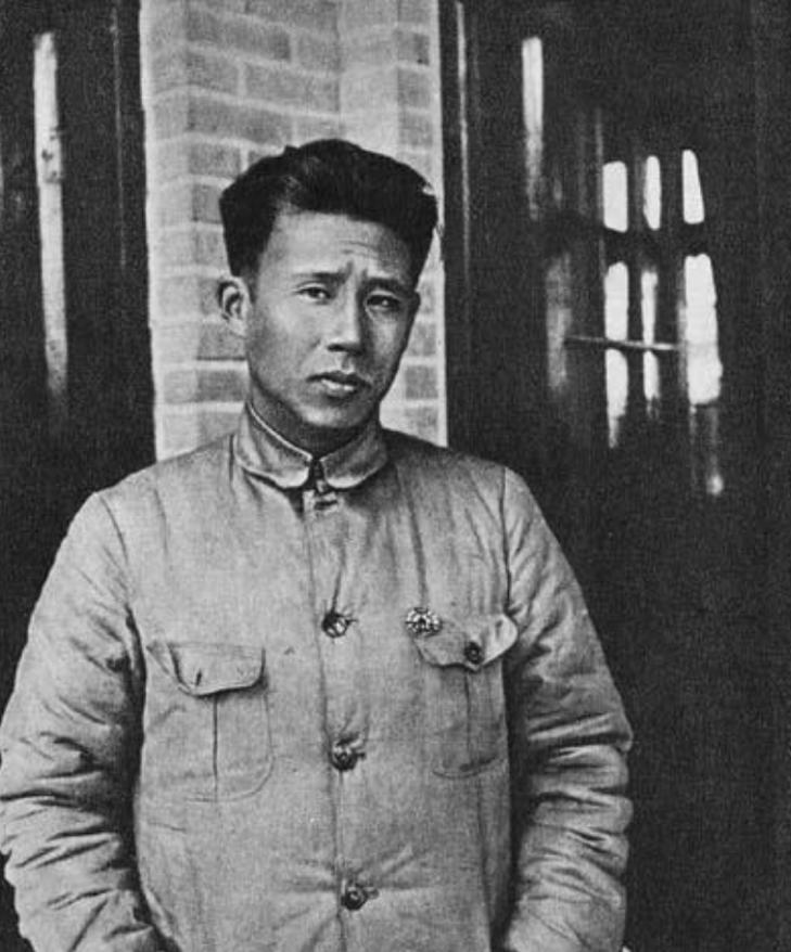 1933年2月，陈赓和廖承志在上海法租界先后被捕，廖承志一副贪生怕死的样子说：“