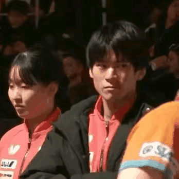 有意思，户上隼辅打张本智和，让我想起几个月前，在混团世界杯中，户上隼辅看着张本智