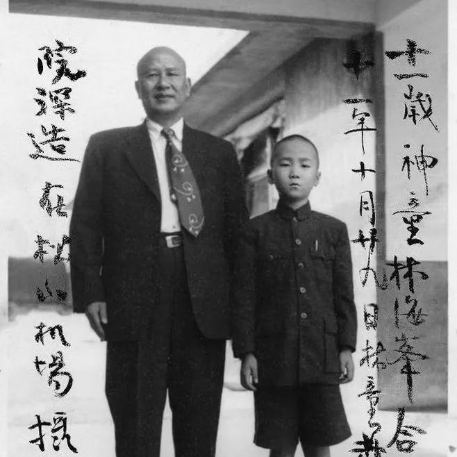 1952年，白崇禧送“围棋神童”林海峰赴日，在机场航站楼前，一张罕见的留影，这一