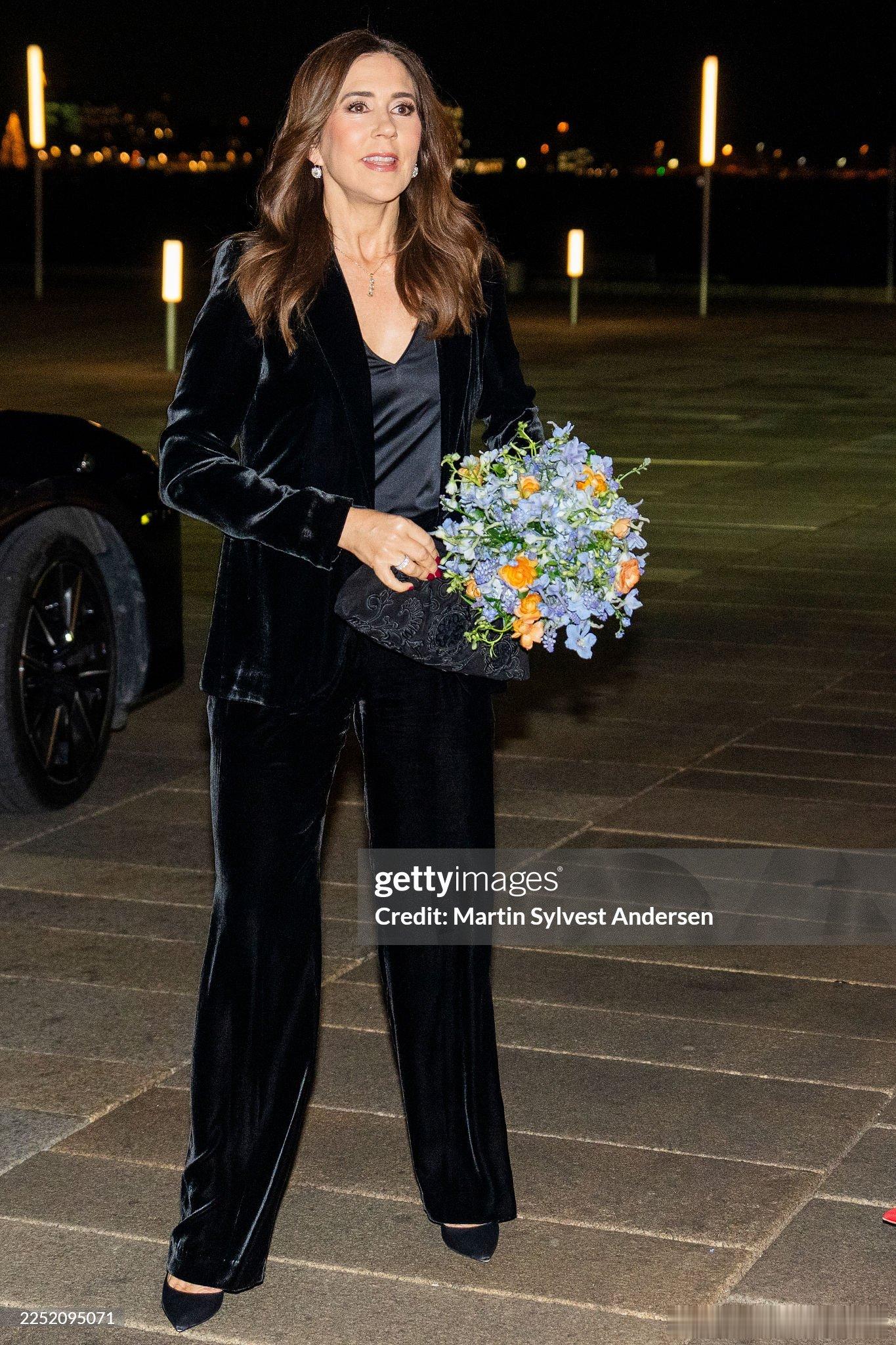 新闻2025.12.15丹麦王后玛丽出席在哥本哈根歌剧院举行的“变革奖”暨“