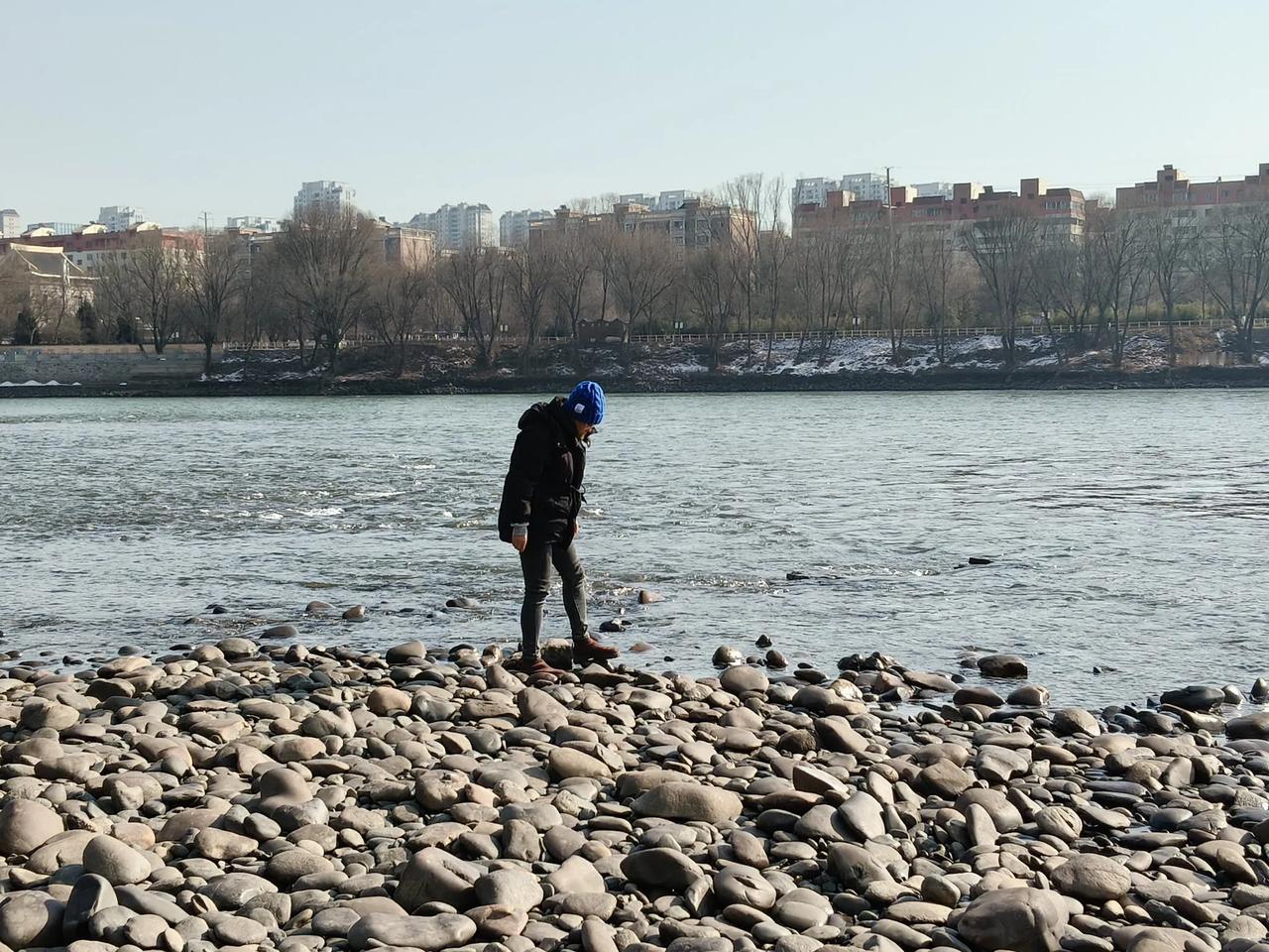 非常喜欢兰州的黄河，要有空我就会来河边走走，和黄河水近距离的接触，在这里我可以