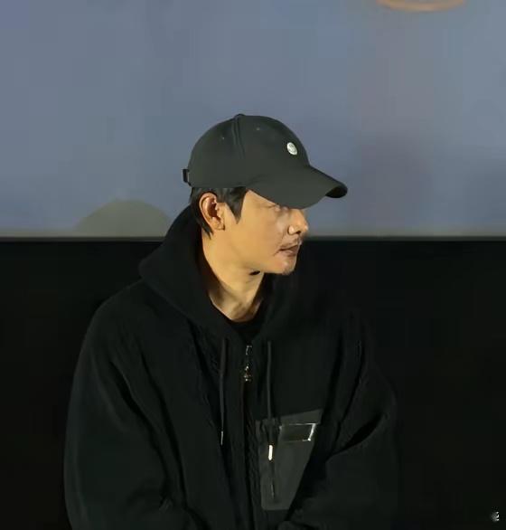 刷到罗晋近日出席剧宣的照片，我吓了一大跳。乍一看，还以为是陈思诚，仔细观察才发现