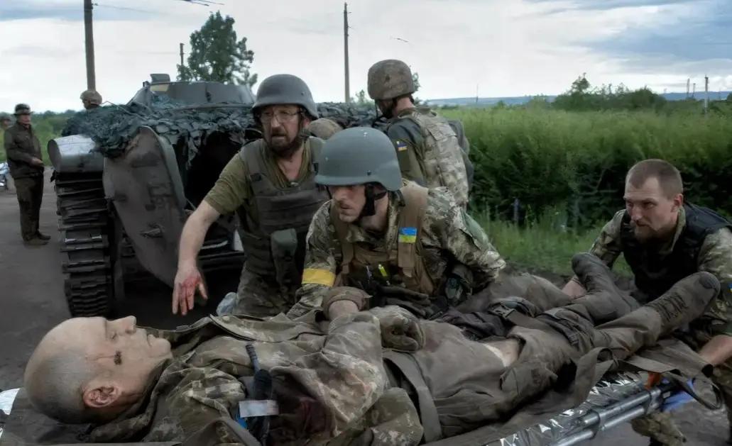 俄乌前线崩溃、新兵两天上战场、65万人逃离国家。近期俄乌战况特别紧张，乌军那边