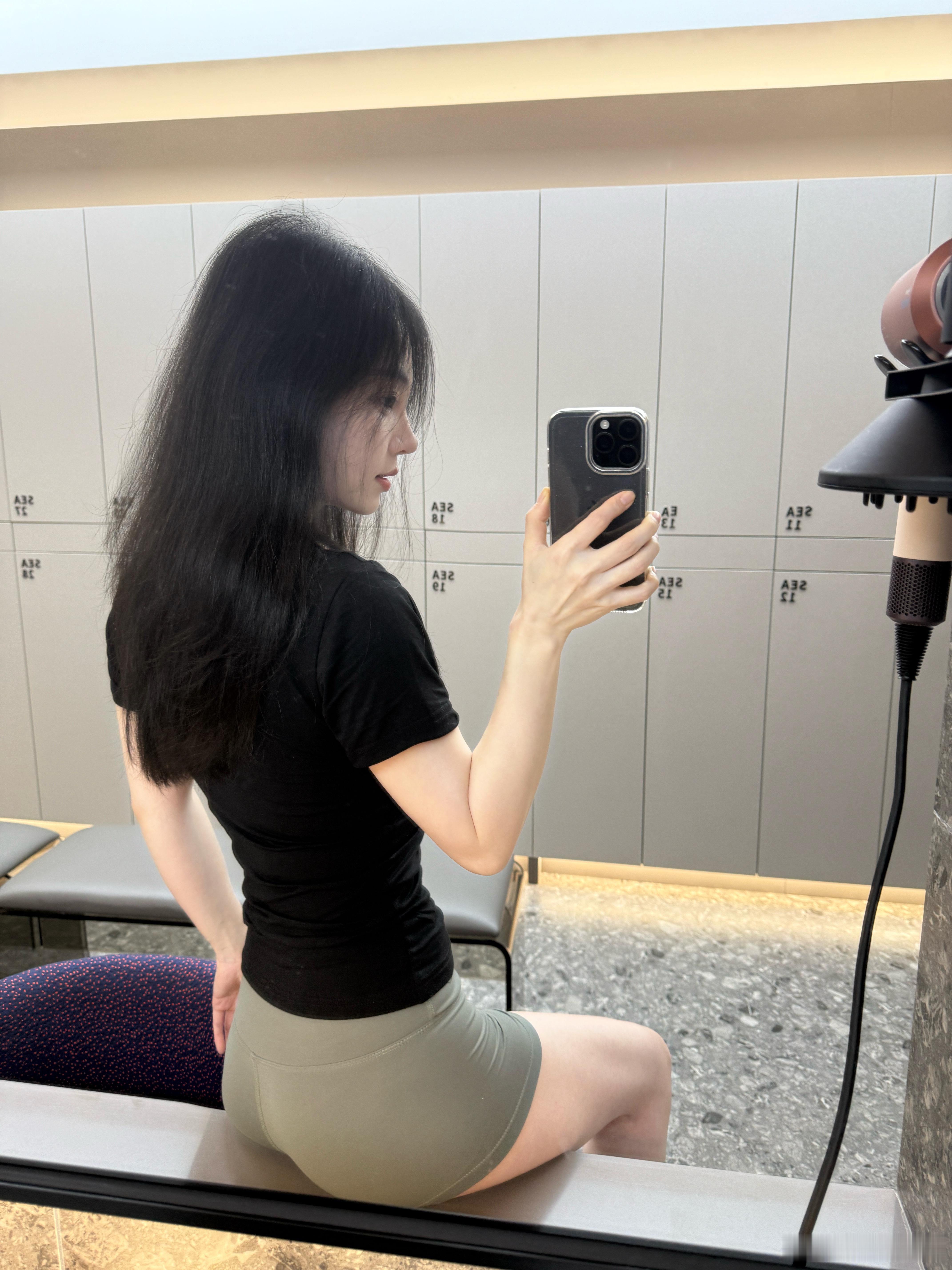 勤劳的刘师傅终于吃上了自己亲手包的酸汤水饺🥟