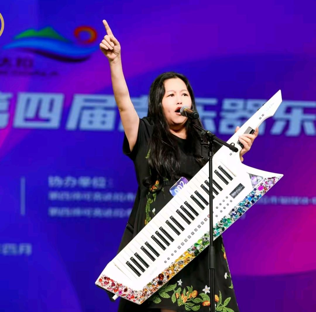 这两天看到两个年轻的大学老师突然去世消息，还是给我很大的心理冲击。一个是上海科技