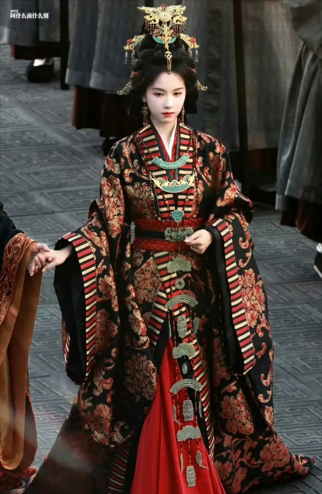 tg.待播古偶女主战国袍101，很考验🌸仪态的一款造型，友友们来品鉴迪丽热巴