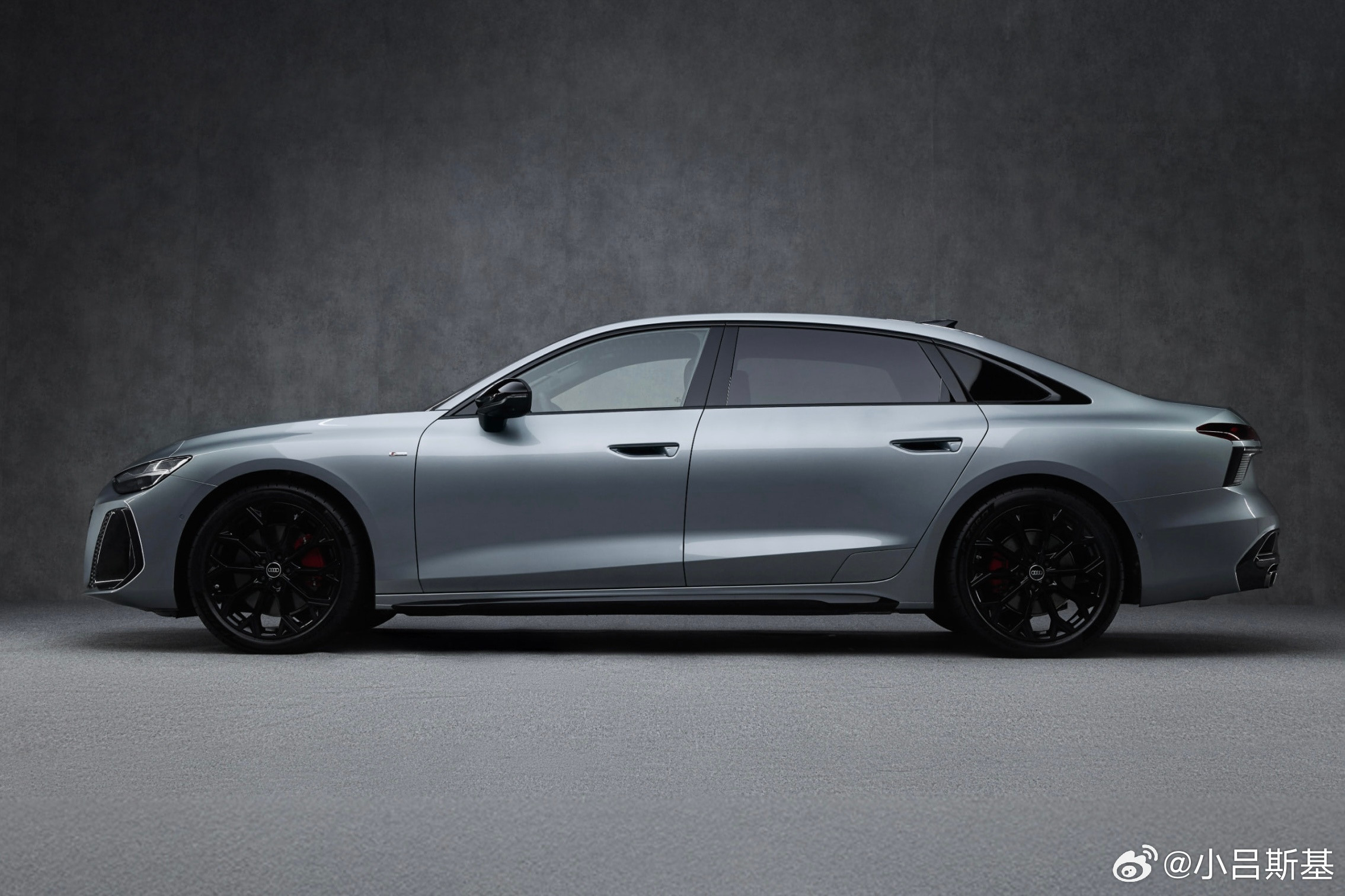 A6LC9的预售价是32.3万起，入门是2.0T低功率的150kW、204马力