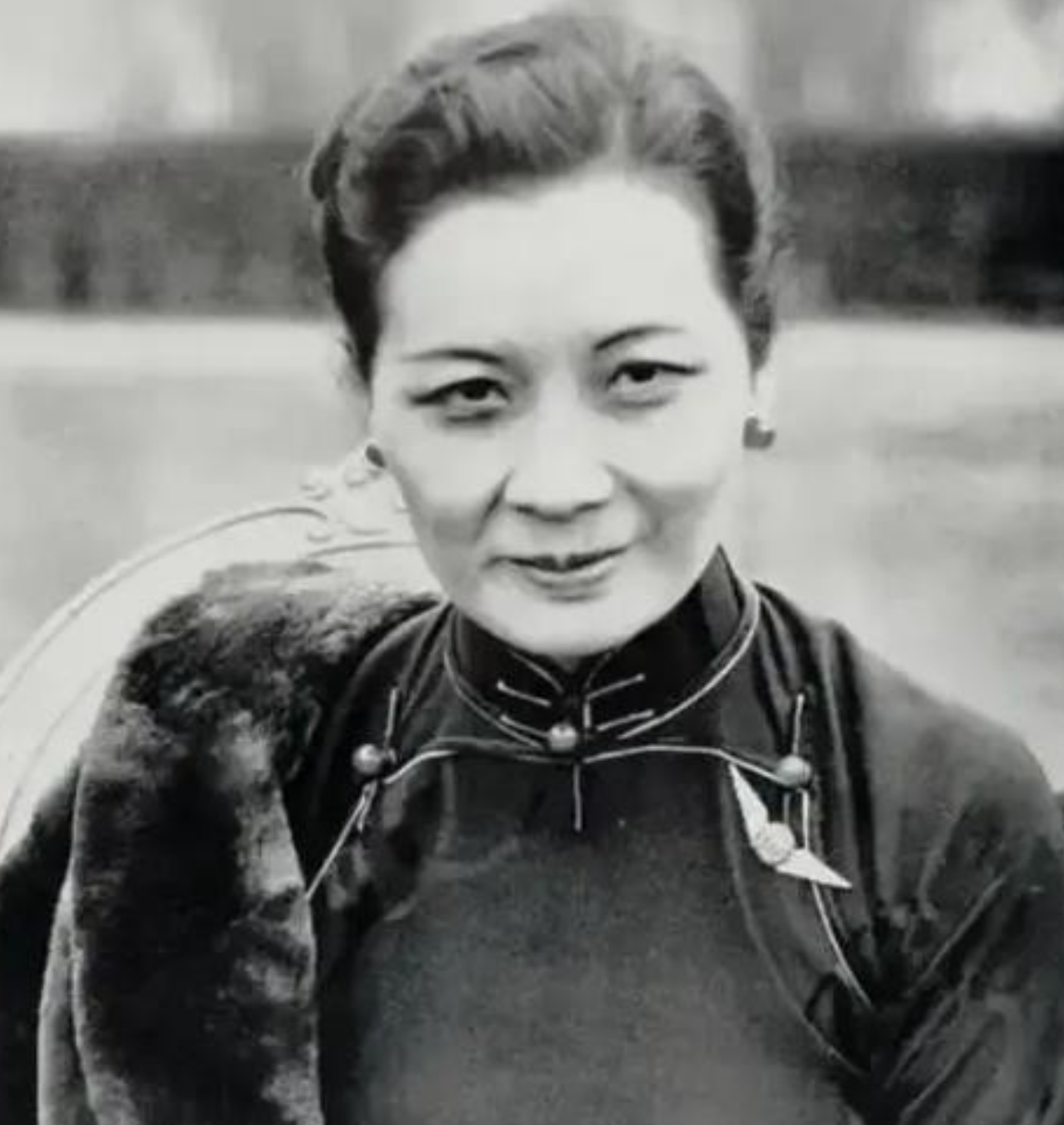 942年，宋美龄让戴笠秘密除掉王世和。戴笠听到名字，后背瞬间冒冷汗，马上向蒋介石