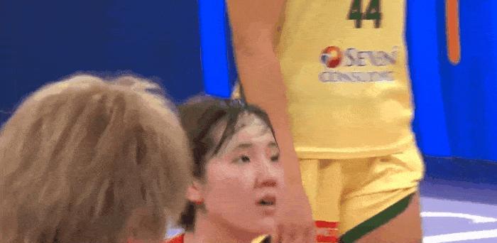 中国女篮输日本9分！日本女篮输澳大利亚9分！宫鲁鸣看到了吧，澳大利亚女篮这样