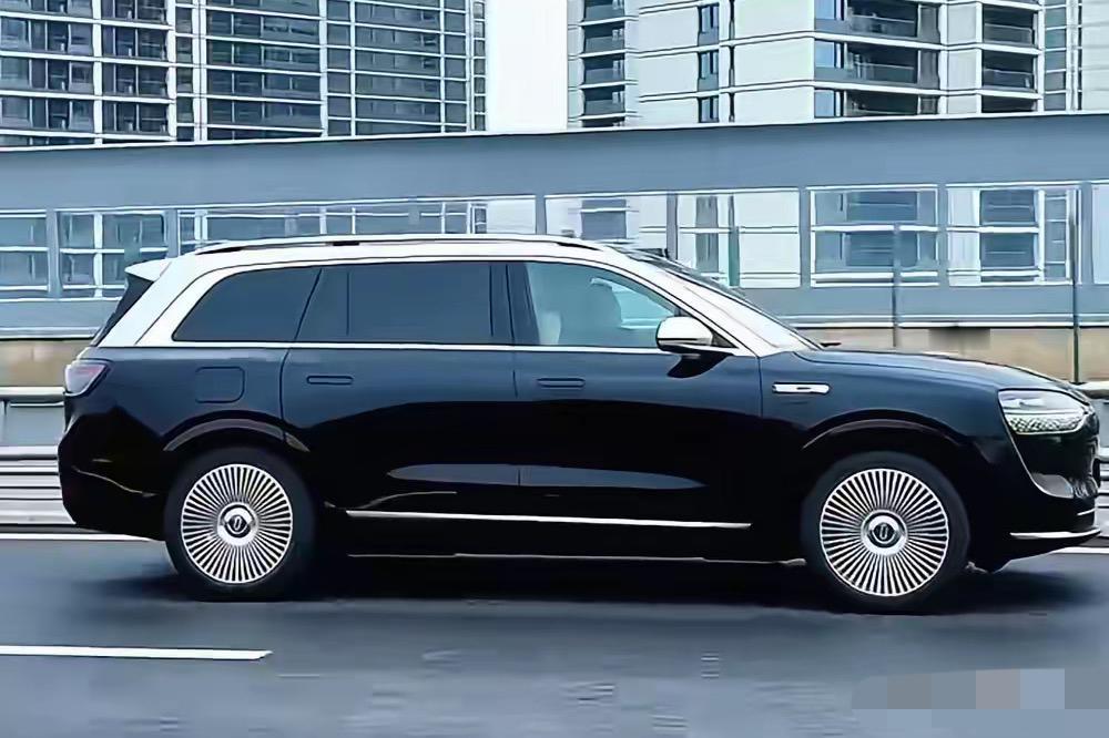 问界M9只要买得起就可以养得起！每个月充电费不到100，保养一次才几百（首保免