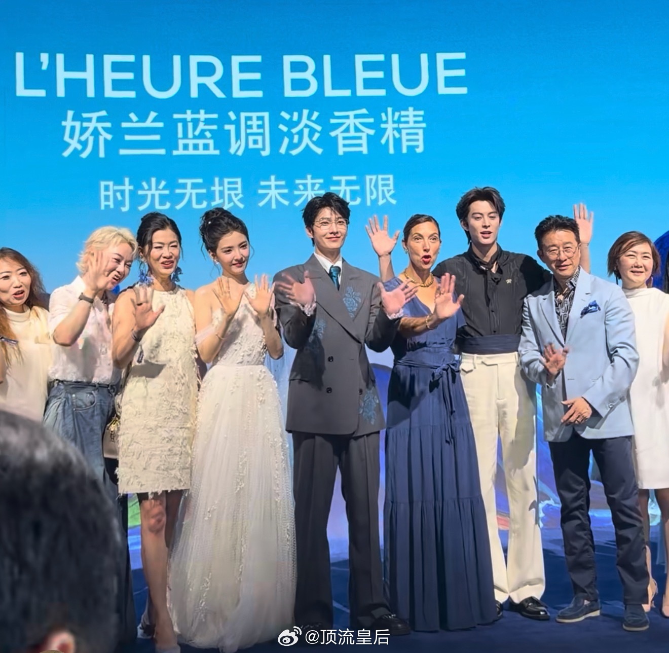昨天娇兰大合照C位是杨洋吧