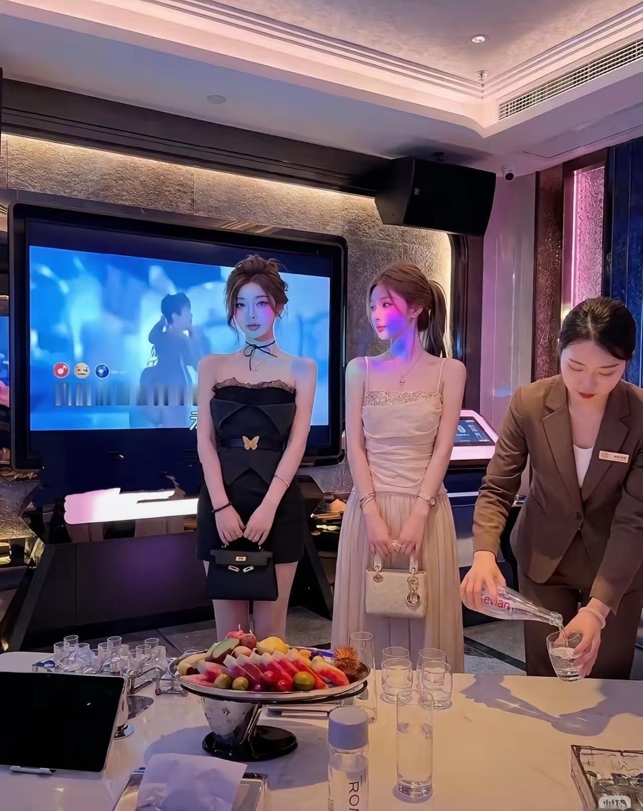 一味只收钱不回应的姑娘，本质上和KTV的姑娘没什么不同，还没人家敞亮一