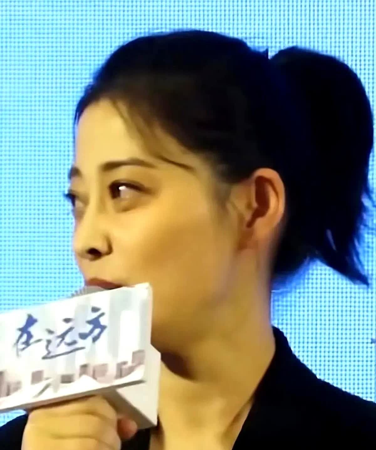 演员梅婷和刘烨虽然是大学同学，但平常来往很少。梅婷说了实话，不过反而让人