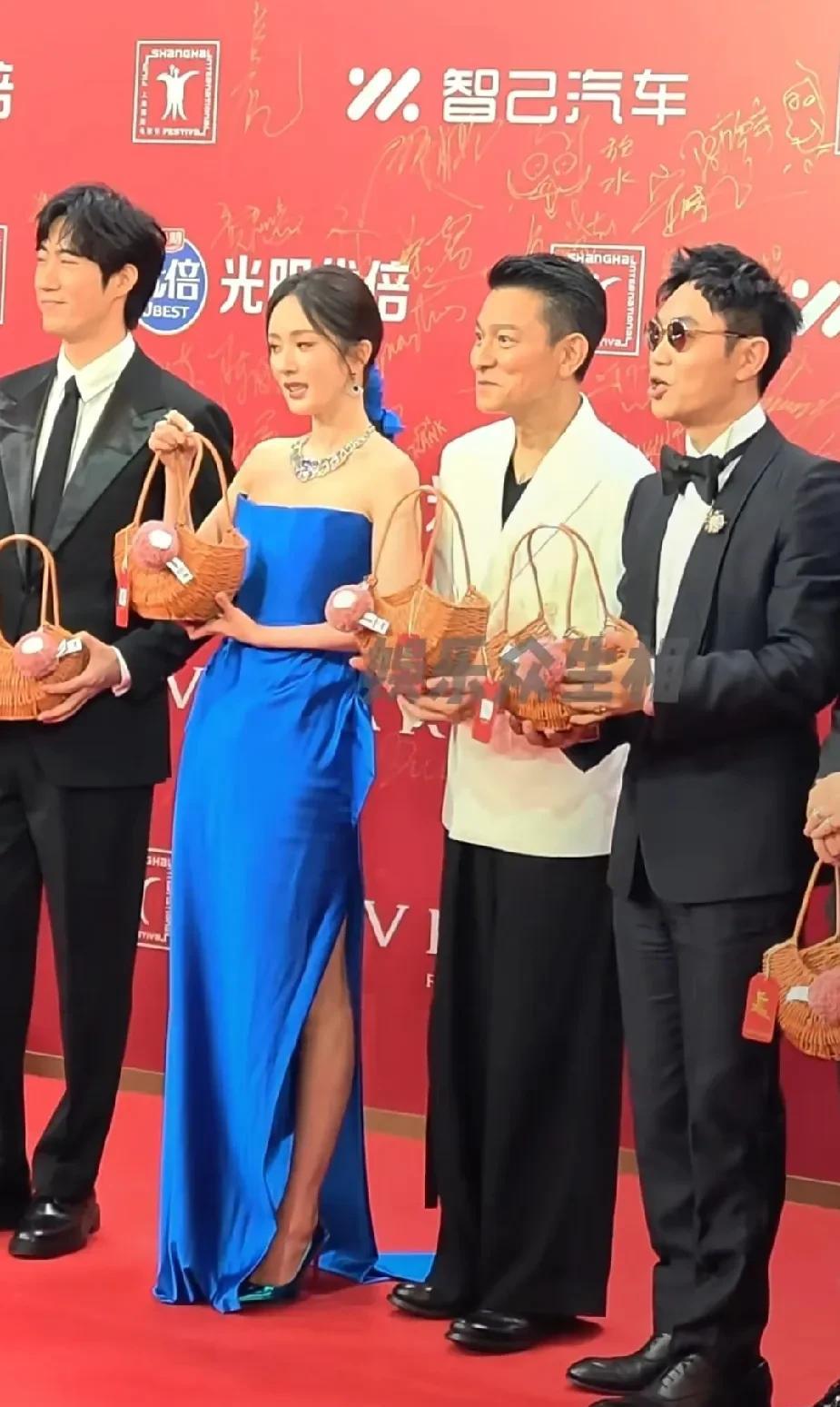 电影版《长安的荔枝》演员参加上海电影节开幕式，刘德华，杨幂，大鹏，张若昀等人齐聚