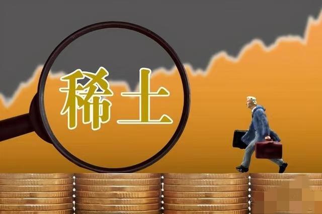 你绝对猜不到美国最近在琢磨什么——那位叫穆勒纳尔的中国事务委员会主席，悄悄给特朗