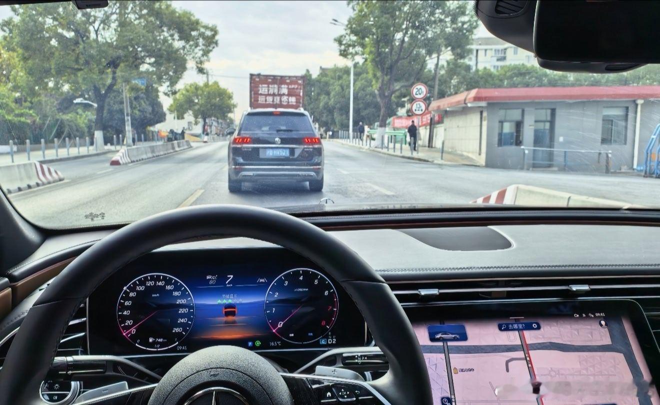 这两天是真切体会到，传统豪华到新能源，特别是到鸿蒙智行，那种开车心情和状态的改变