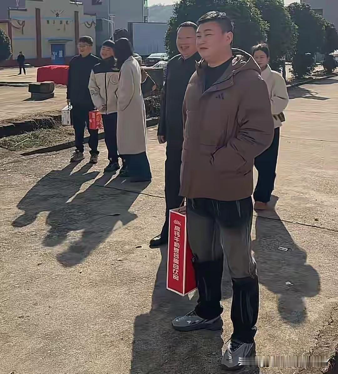 2月8日，江西一位女子的视频火了。她从河南远嫁江西13年，娘家亲人从没来过