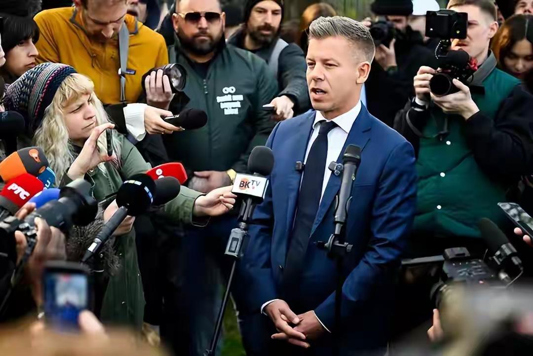 毛焦尔硬刚“让乌割地”：一句反问，戳破大国博弈的道德双标匈牙利新总理毛焦尔