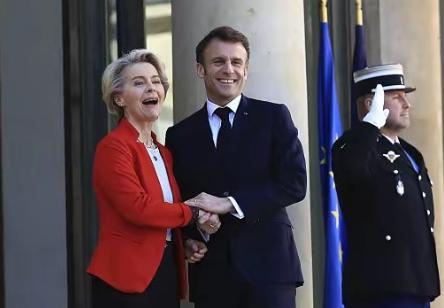 马克龙跟冯德莱恩两个人，咱们到底要相信谁呢？马克龙近日表示，希望中国能够加大