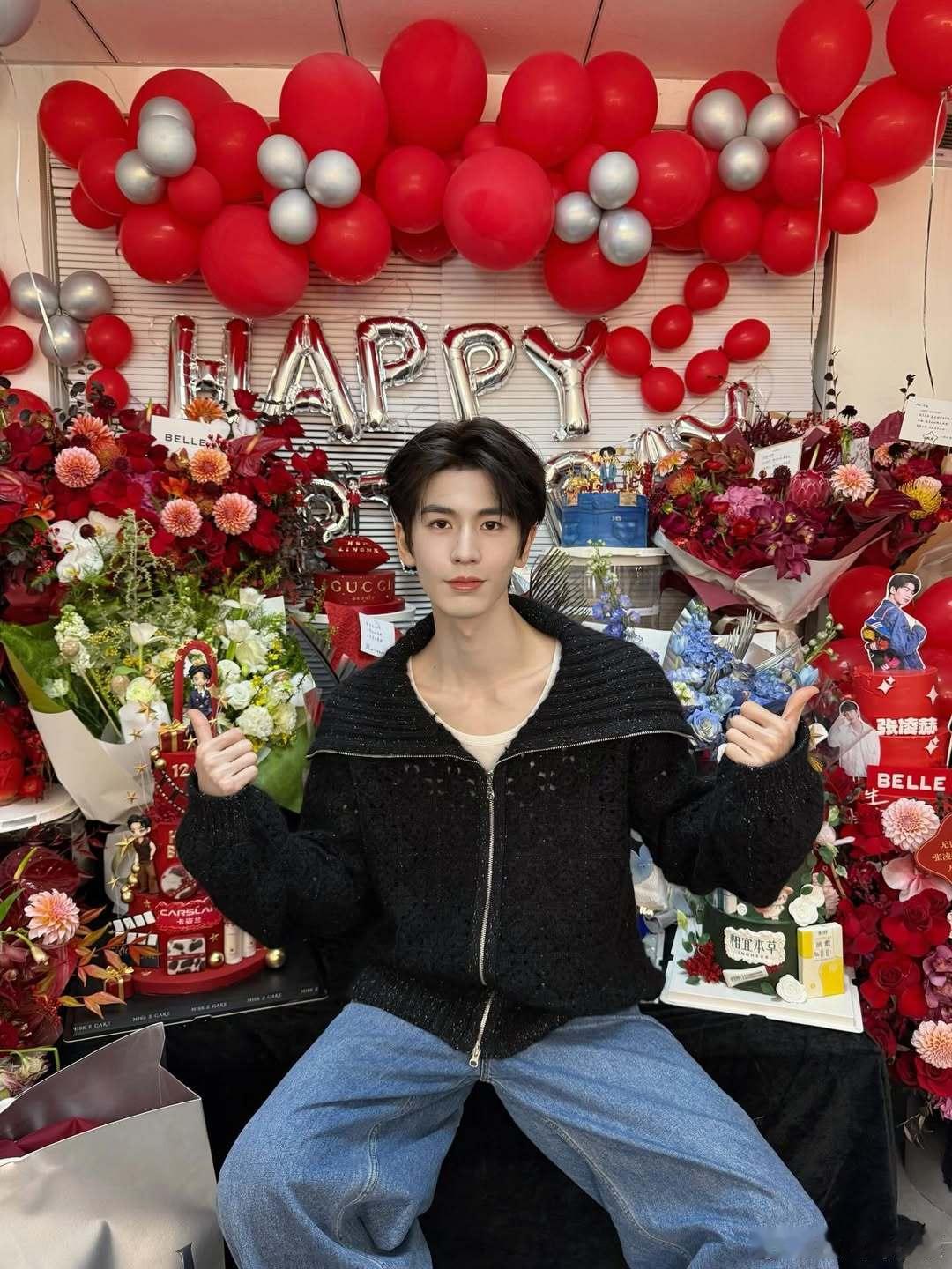 张凌赫ins晒生日照张凌赫ins晒庆生照，生日快乐哇张凌赫ins晒庆生照