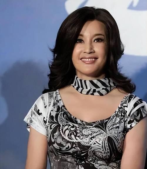 从甜言蜜语闹到打官司，刘晓庆这段黄昏恋，代价实在太大谁都没想到，一辈子大风
