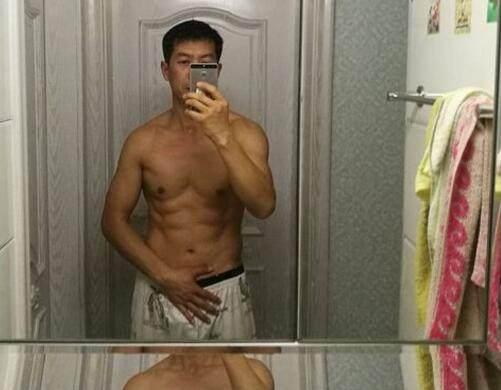 中年大叔健身, 感觉腹肌练的不是很好, 大家感觉这腹肌如何?