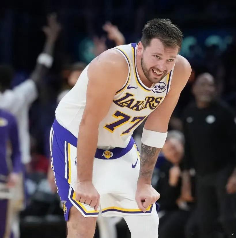 关于卢卡·东契奇的伤情，权威记者ShamsCharania在4月29日的最新报