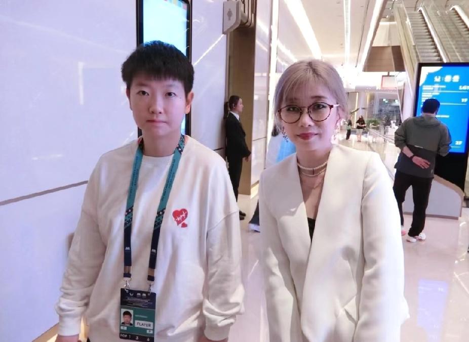 哇！这张莎莎合影我是头回见✨家人们，谁懂啊！刷到莎莎这张合影直接惊了！这