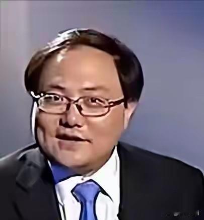 发型真的决定一个人的气质，你看罗振宇，原来什么样，现在什么样！还有，这就是整