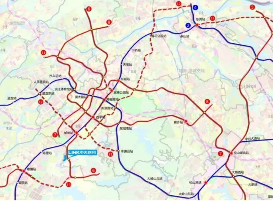 东莞地铁建设中的区域发展不平衡现象，尤其是长安镇与茶山、石龙等镇街的通车时序差异