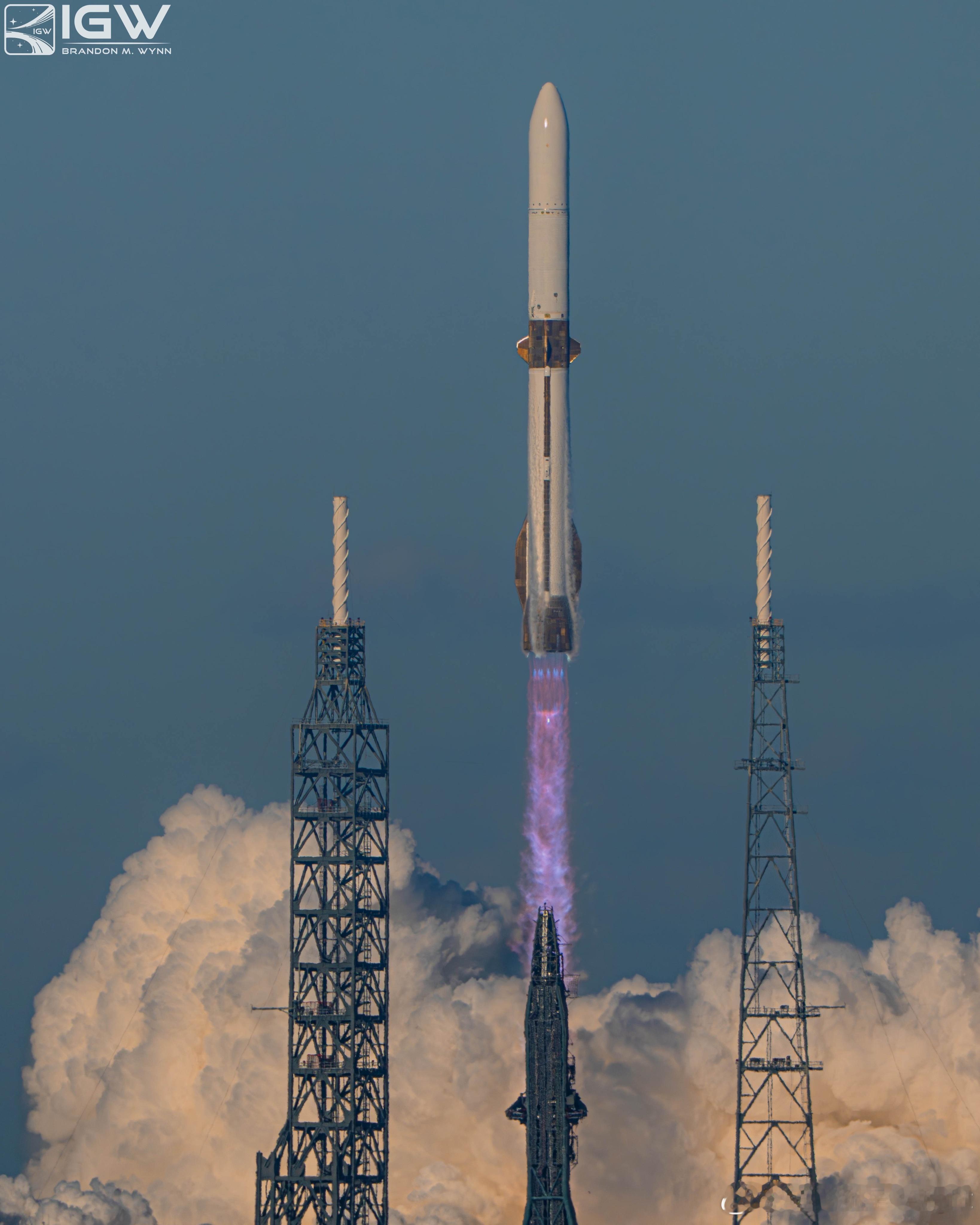 蓝色起源新格伦重型运载火箭成为了世界上第二款完成一级回收的入轨级运载火箭！！几经