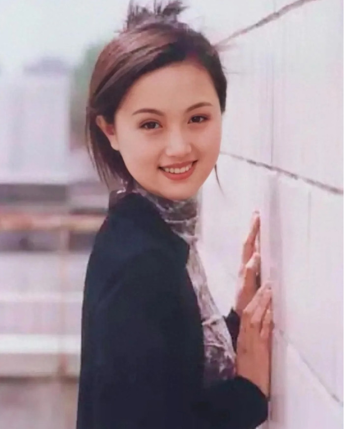舒淇章子怡悼念朱媛媛，我勉强能看懂。雷总悼念大曲线，却没有悼念朱媛媛，我也勉强
